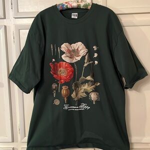Dark green poppy t-shirt